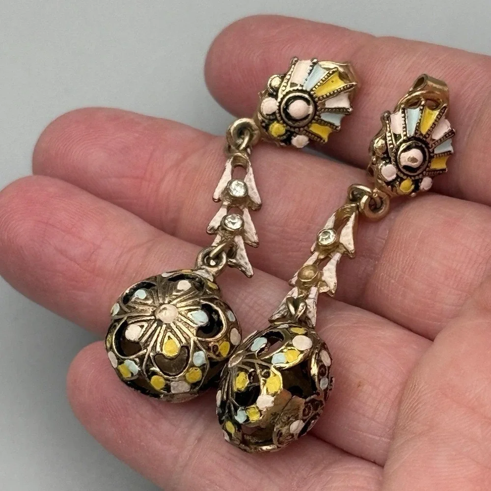 Vintage Dangle Floral Clip On Earrings Enamel Pastels 1940s Dimensional READ